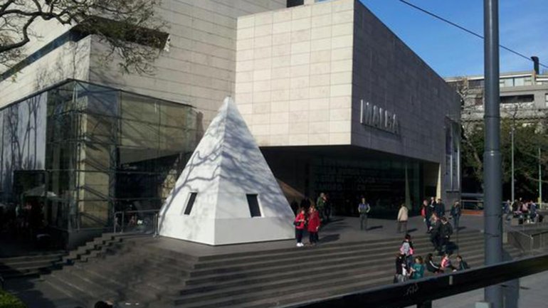 El día que el Obelisco de Buenos Aires perdió su punta.