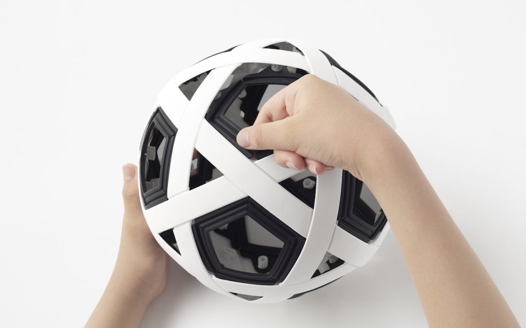 Nendo diseña un balón de fútbol que lo arman los usuarios