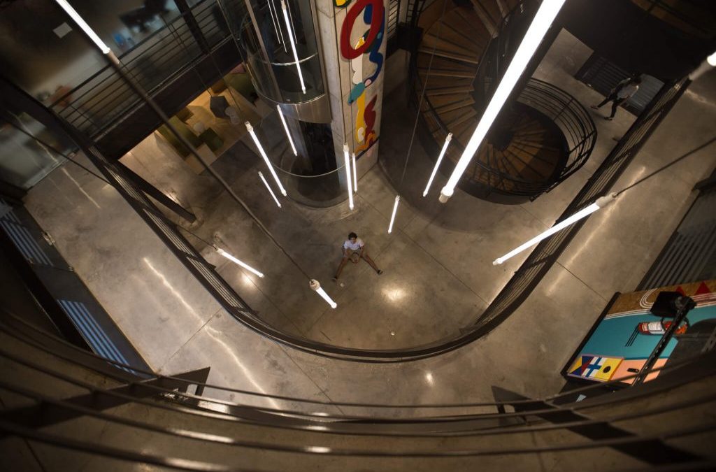 La vida nocturna de los edificios / Estudio Hofstadter